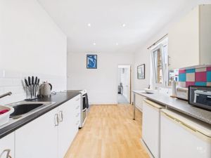 KITCHEN - click for photo gallery